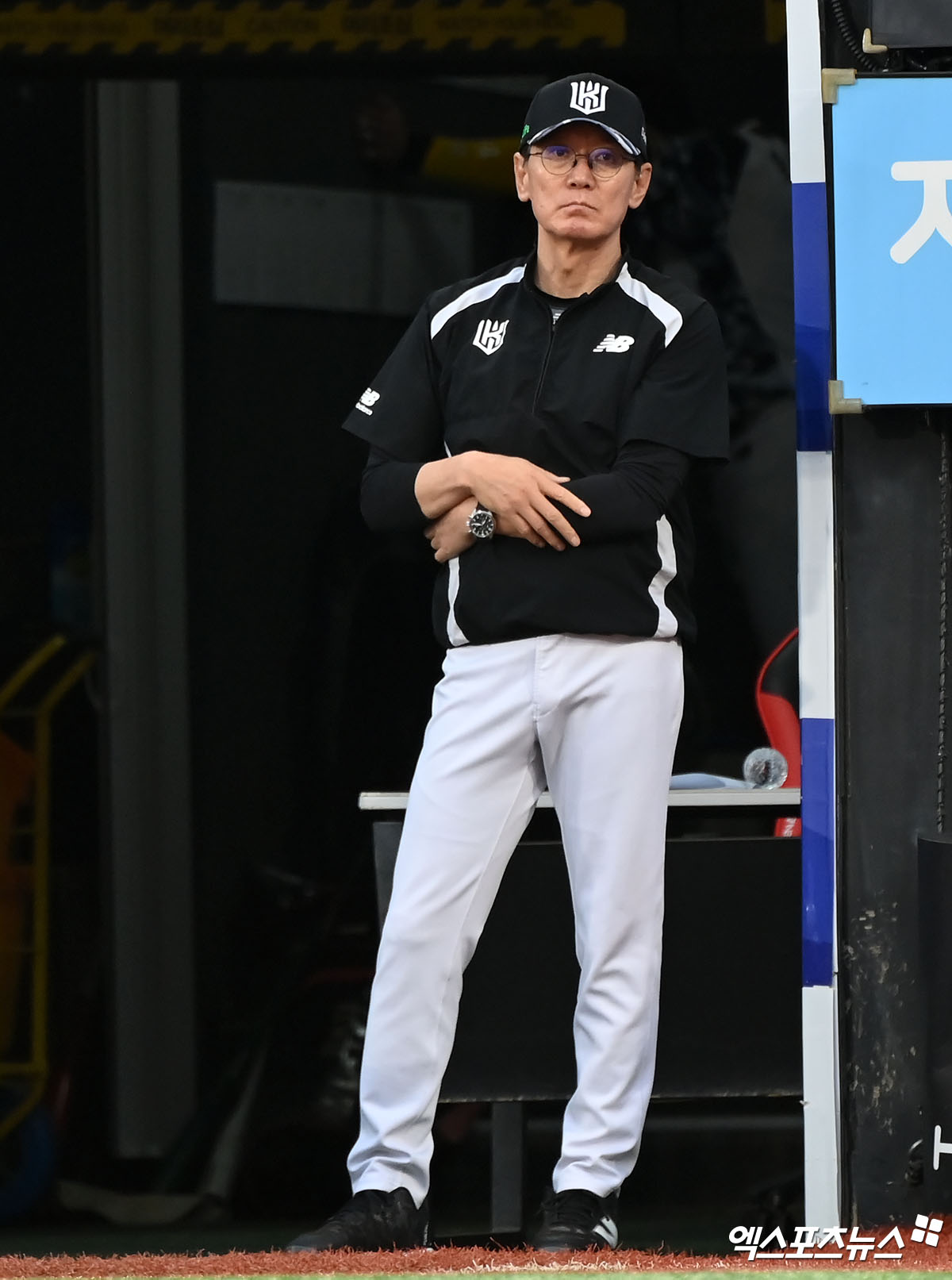 15일 오후 수원KT위즈파크에서 열린 '2024 신한 SOL Bank KBO리그' KIA 타이거즈와 KT 위즈의 경기, KT 이강철 감독이 경기를 지켜보고 있다. 엑스포츠뉴스 DB