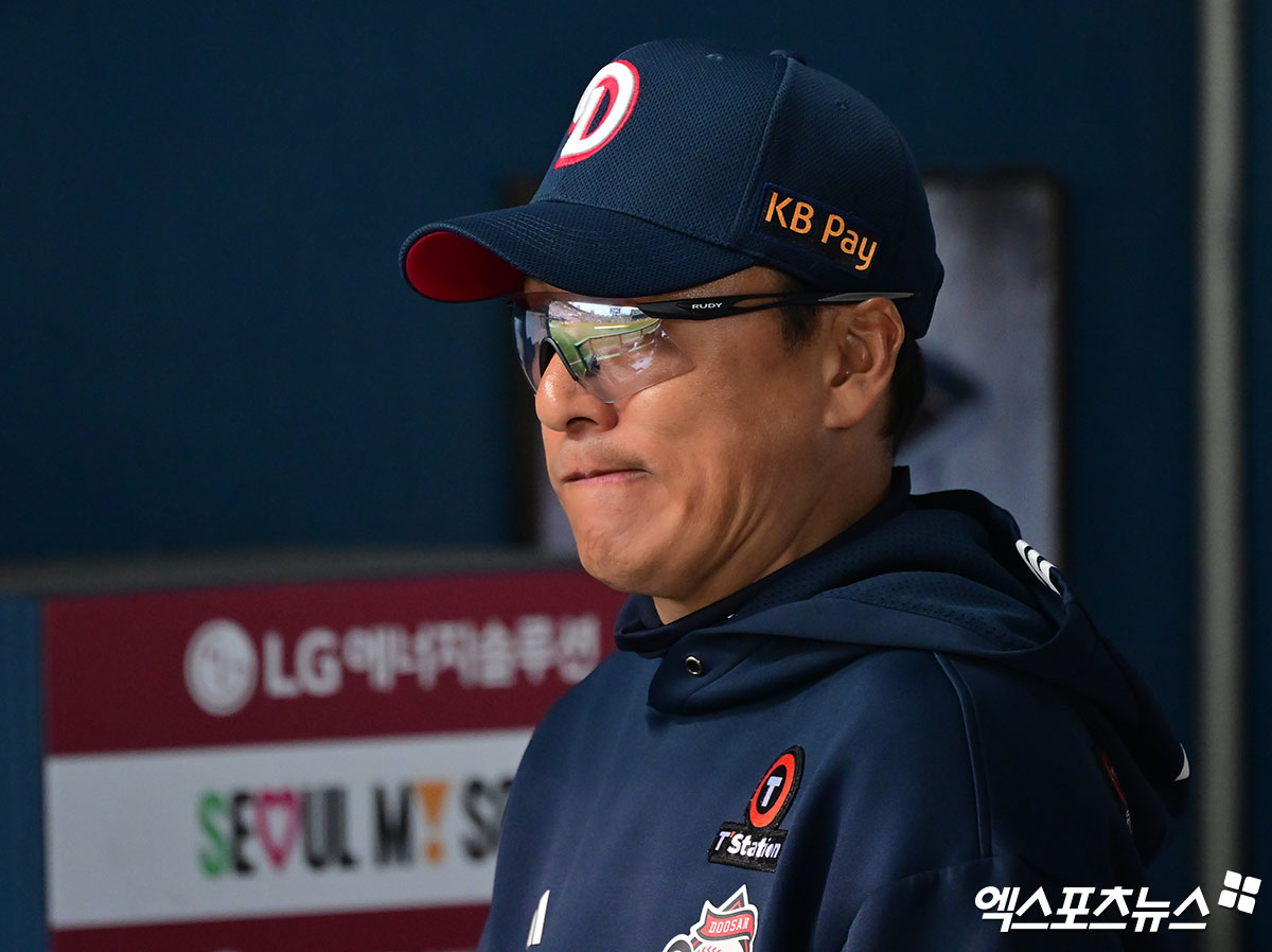 12일 오후 서울 송파구 잠실야구장에서 열린 '2025 신한 SOL Bank KBO리그' 두산 베어스와 LG 트윈스의 경기, 두산 이승엽 감독이 경기를 지켜보고 있다. 엑스포츠뉴스 DB