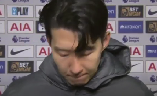 손흥민이 유로파리그 8강 2차전에 결장한다. 토트넘 사령탑인 안지 포스테코글루 감독은 17일 프랑크푸르트에서 열린 기자회견에서 '손흥민은 여기 오지 않았고, 동행하지 않은 유일한 선수'라며 '몇 주간 발 부상에서 낫기 위해 노력했는데 통증이 남아 있다. 손흥민을 제외하곤 모두가 좋다. 수비수 케빈 단소도 좋고 뛸 수 있다'고 했다. 토트넘은 18일 오전 4시 독일 아인트라흐트 프랑크푸르트와 2024-2025 UEFA 유로파리그 8강 2차전을 치른다. 스카이스포츠