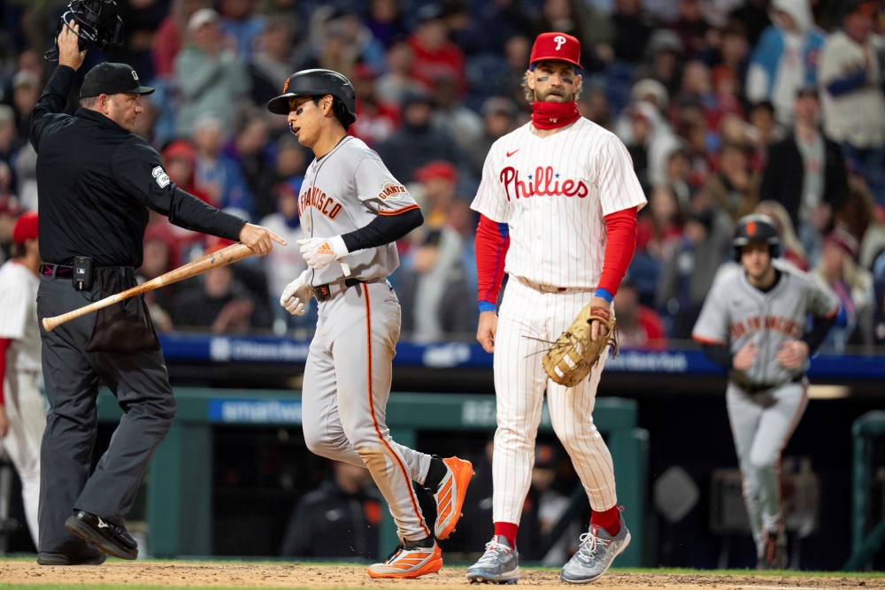 샌프란시스코 자이언츠 외야수 이정후가 17일 미국 펜실베이니아주 필라델피아의 시티즌스뱅크파크에서 열린 2025 미국프로야구 메이저리그 필라델피아 필리스와의 원정경기에 3번타자 겸 중견수로 선발 출전해 4타수 2안타 1타점 1득점을 기록했다. AP 연합뉴스