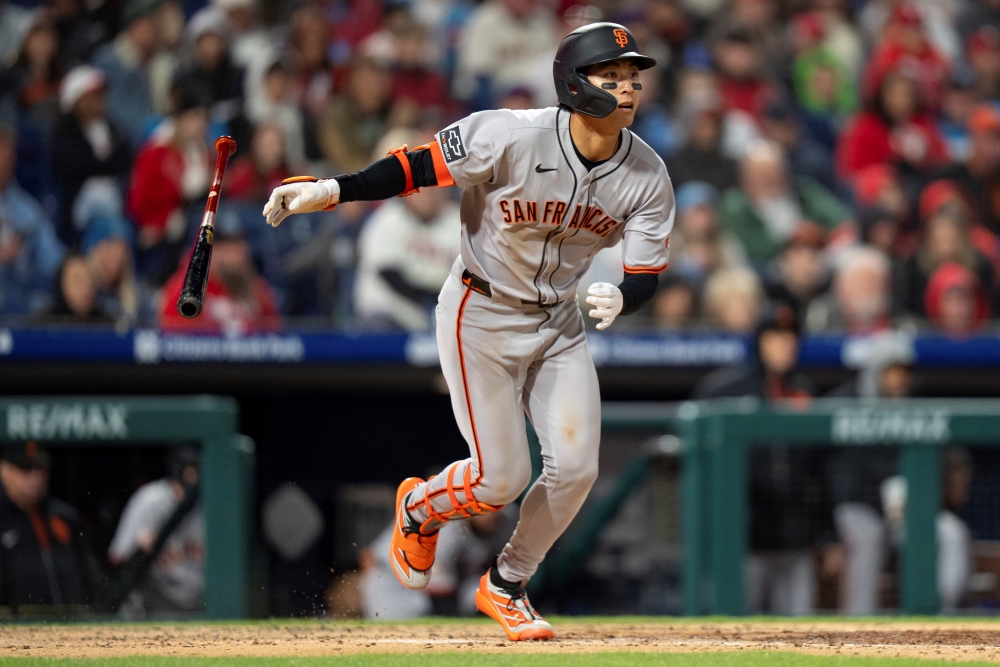 샌프란시스코 자이언츠 외야수 이정후가 17일 미국 펜실베이니아주 필라델피아의 시티즌스뱅크파크에서 열린 2025 미국프로야구 메이저리그 필라델피아 필리스와의 원정경기에 3번타자 겸 중견수로 선발 출전해 4타수 2안타 1타점 1득점을 기록했다. AP 연합뉴스