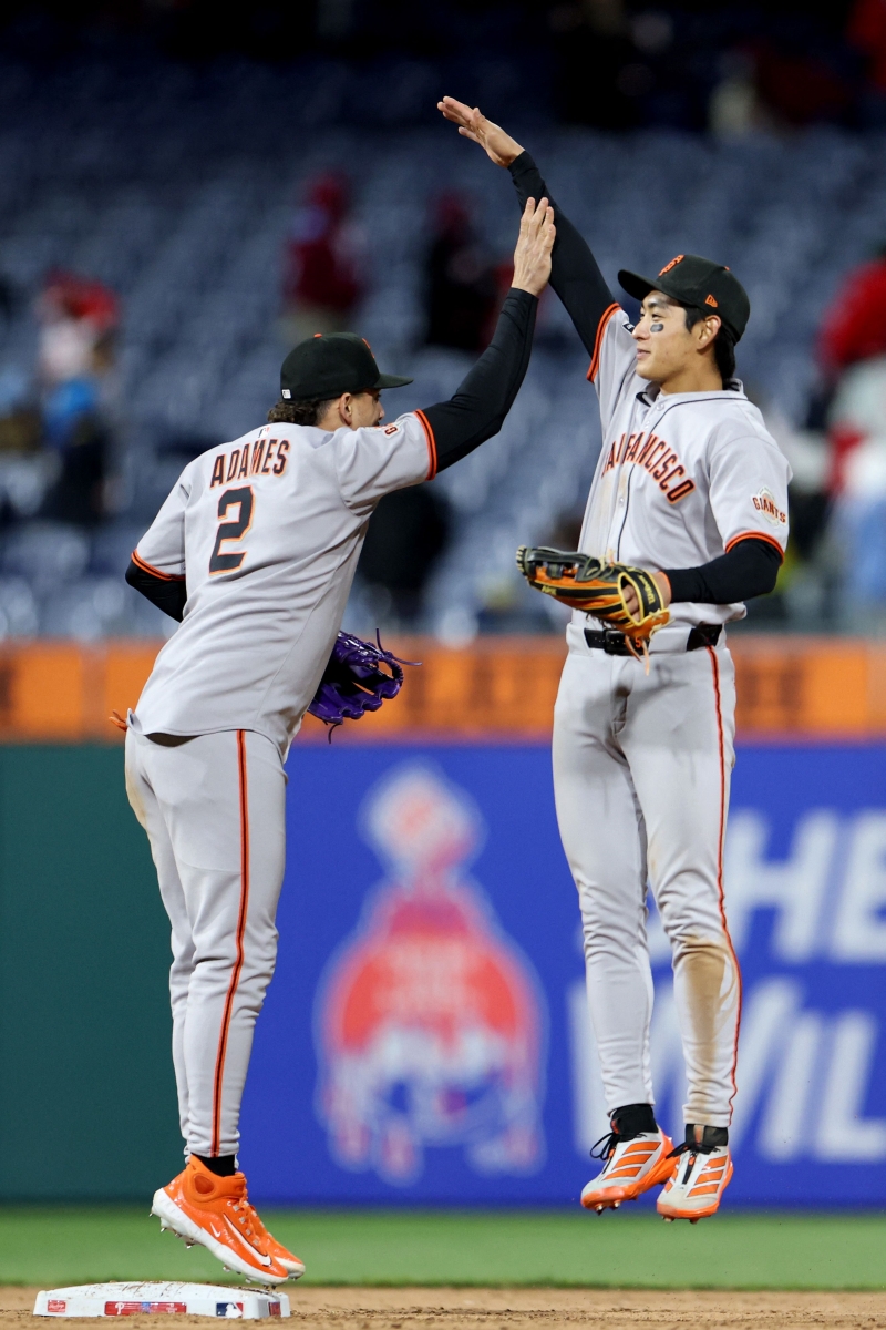 샌프란시스코 자이언츠 외야수 이정후가 17일 미국 펜실베이니아주 필라델피아의 시티즌스뱅크파크에서 열린 2025 미국프로야구 메이저리그 필라델피아 필리스와의 원정경기에 3번타자 겸 중견수로 선발 출전해 4타수 2안타 1타점 1득점을 기록했다. AFP 연합뉴스