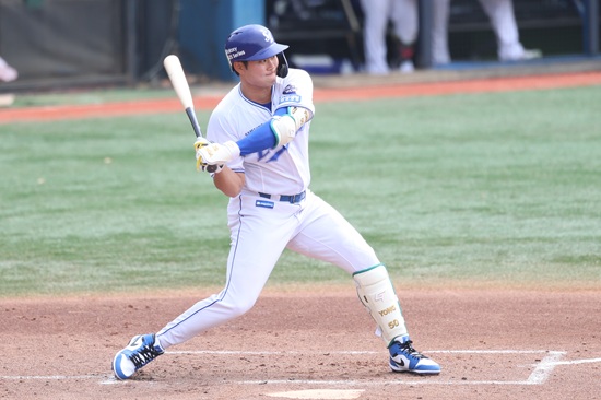 삼성 라이온즈가 17일 잠실 LG전에 앞서 내야수 심재훈과 이창용을 1군에 올린 뒤 곧바로 선발 라인업에 이름을 올렸다. 삼성 라이온즈