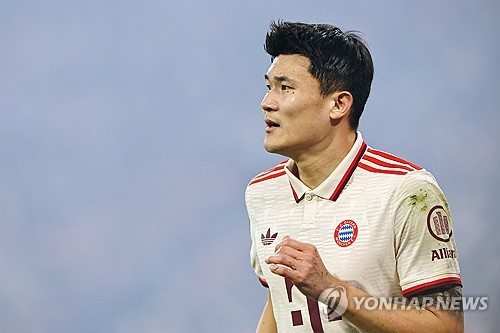 이적시장 전문 기자 파브리치오 로마노가 21일(한국시간) 김민재가 바이에른 뮌헨을 떠날 수 있다고 전했다. 바이에른 뮌헨 소식을 전하는 'FC바이에른 브라릴레이루'는 이를 인용하면서 김민재가 여름에 뮌헨을 떠날 가능성이 있으며 현실적인 일이라고 밝혔다. 연합뉴스