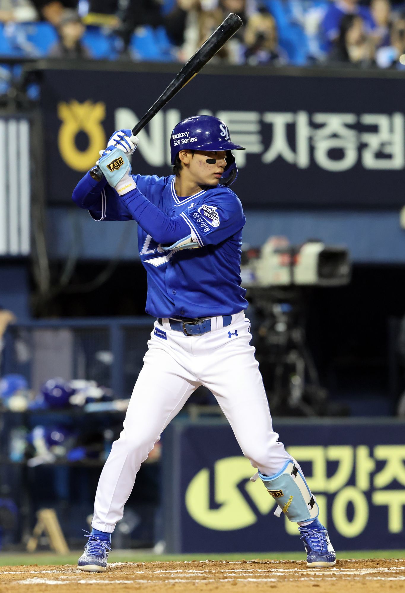 삼성 라이온즈 신인 내야수 심재훈이 경기에 출전해 타격하고 있다. 삼성 라이온즈