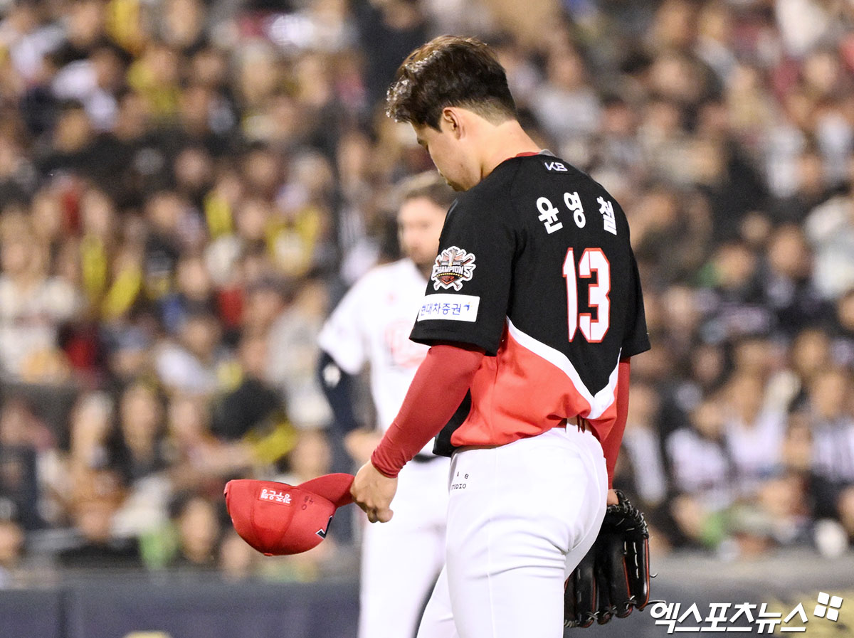 18일 오후 서울 송파구 잠실야구장에서 열린 '2025 신한 SOL Bank KBO리그' KIA 타이거즈와 두산 베어스의 경기, 3회말 2사 만루 KIA 윤영철이 마운드를 내려가고 있다. 잠실, 김한준 기자