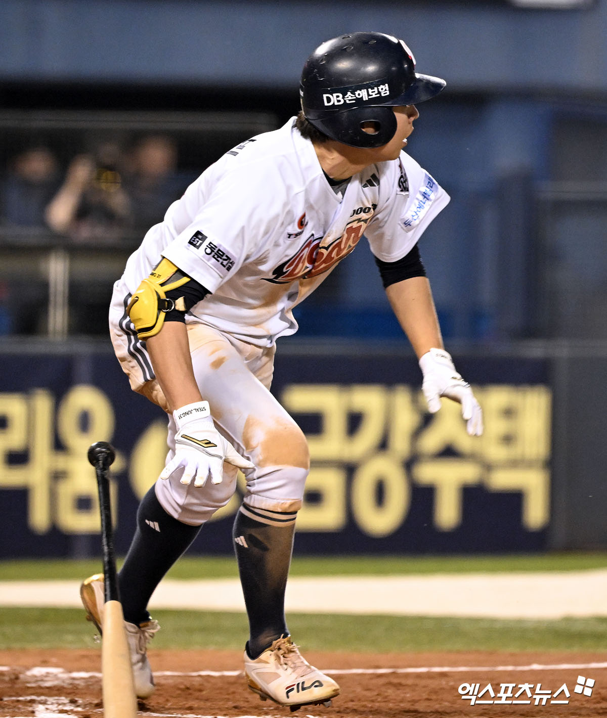 18일 오후 서울 송파구 잠실야구장에서 열린 '2025 신한 SOL Bank KBO리그' KIA 타이거즈와 두산 베어스의 경기, 3회말 무사 2루 두산 정수빈이 1타점 적시타를 날리고 있다. 잠실, 김한준 기자