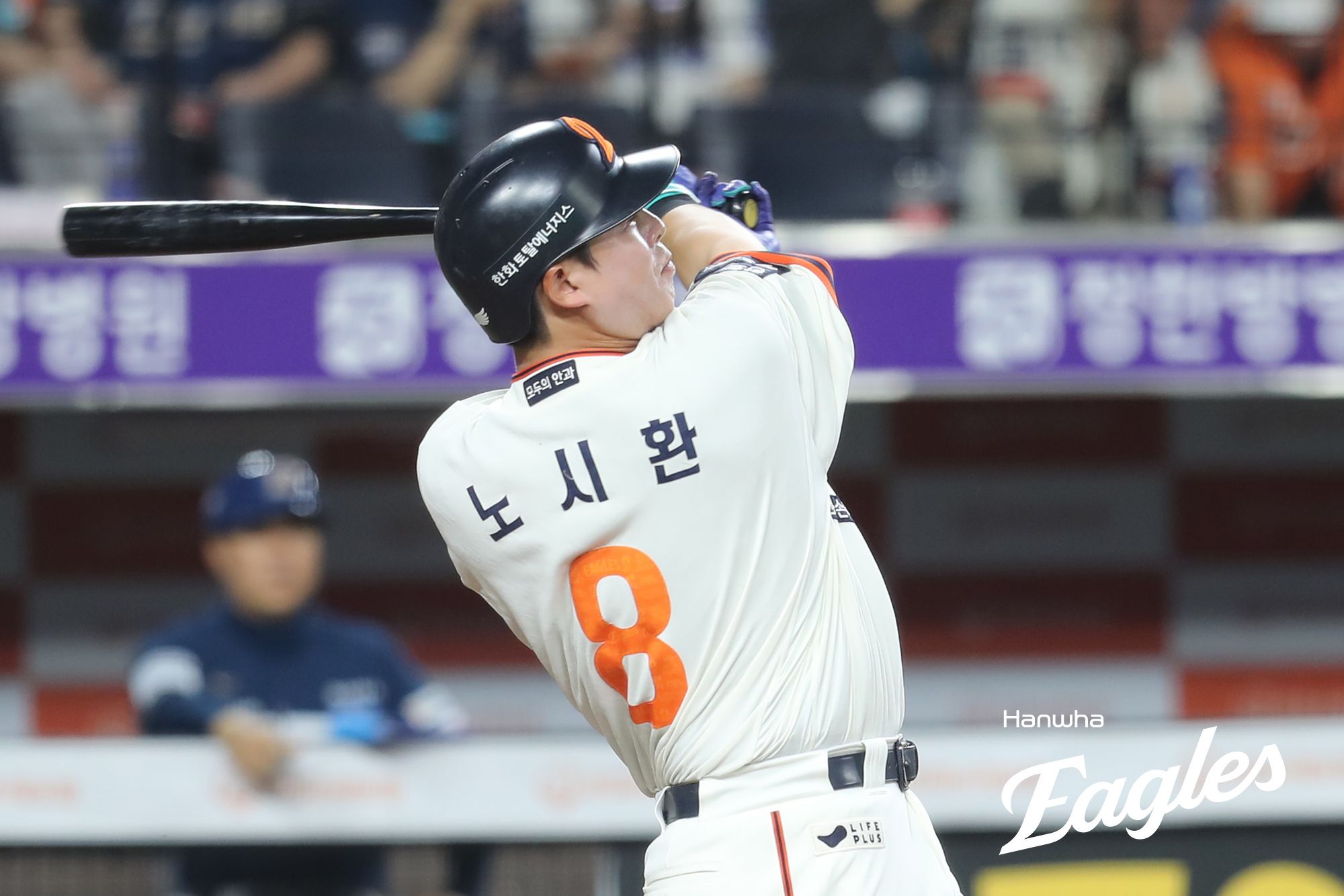 한화 내야수 노시환은 18일 대전한화생명볼파크에서 열린 '2025 신한 SOL Bank KBO 리그' NC와 정규시즌 첫 번째 맞대결에서 4번타자 3루수로 선발 출전했다. 홈런포를 쏘아 올려 활약해 공격에 활력을 불어넣었다. 한화 이글스