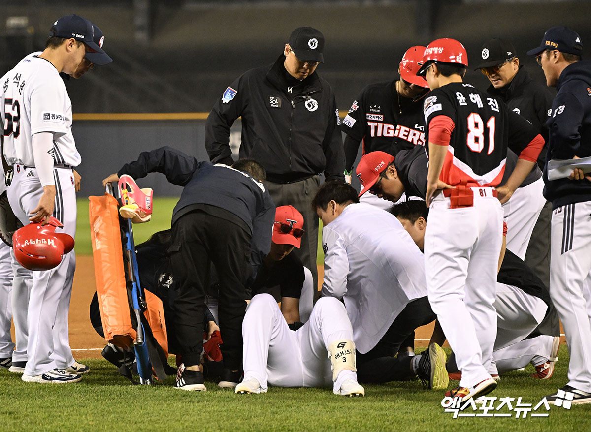 18일 오후 서울 송파구 잠실야구장에서 열린 '2025 신한 SOL Bank KBO리그' KIA 타이거즈와 두산 베어스의 경기, 6회초 무사 1루 KIA 김선빈이 번트를 시도한 후 두산 박계범과 충돌했다.  충돌하여 쓰러진 KIA 김선빈. 잠실, 김한준 기자