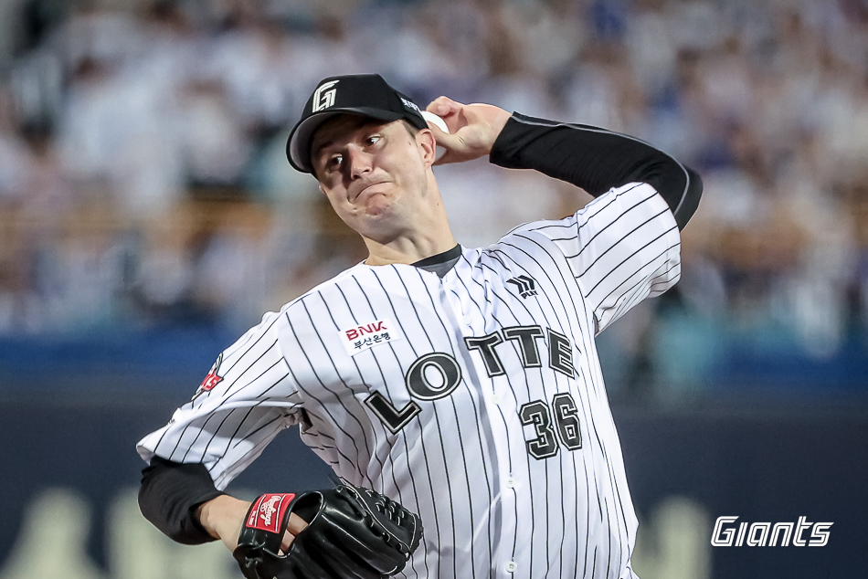 롯데 자이언츠 터커 데이비슨이 18일 대구에서 열린 삼성 라이온즈와의 경기에 선발 등판해 역투하고 있다. 롯데 자이언츠