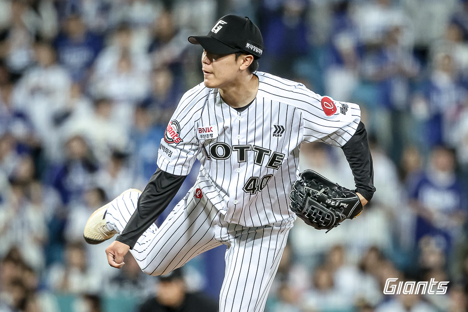 롯데 자이언츠 투수 박진형이 18일 대구 삼성 라이온즈전에 구원 등판해 투구하고 있다. 롯데 자이언츠