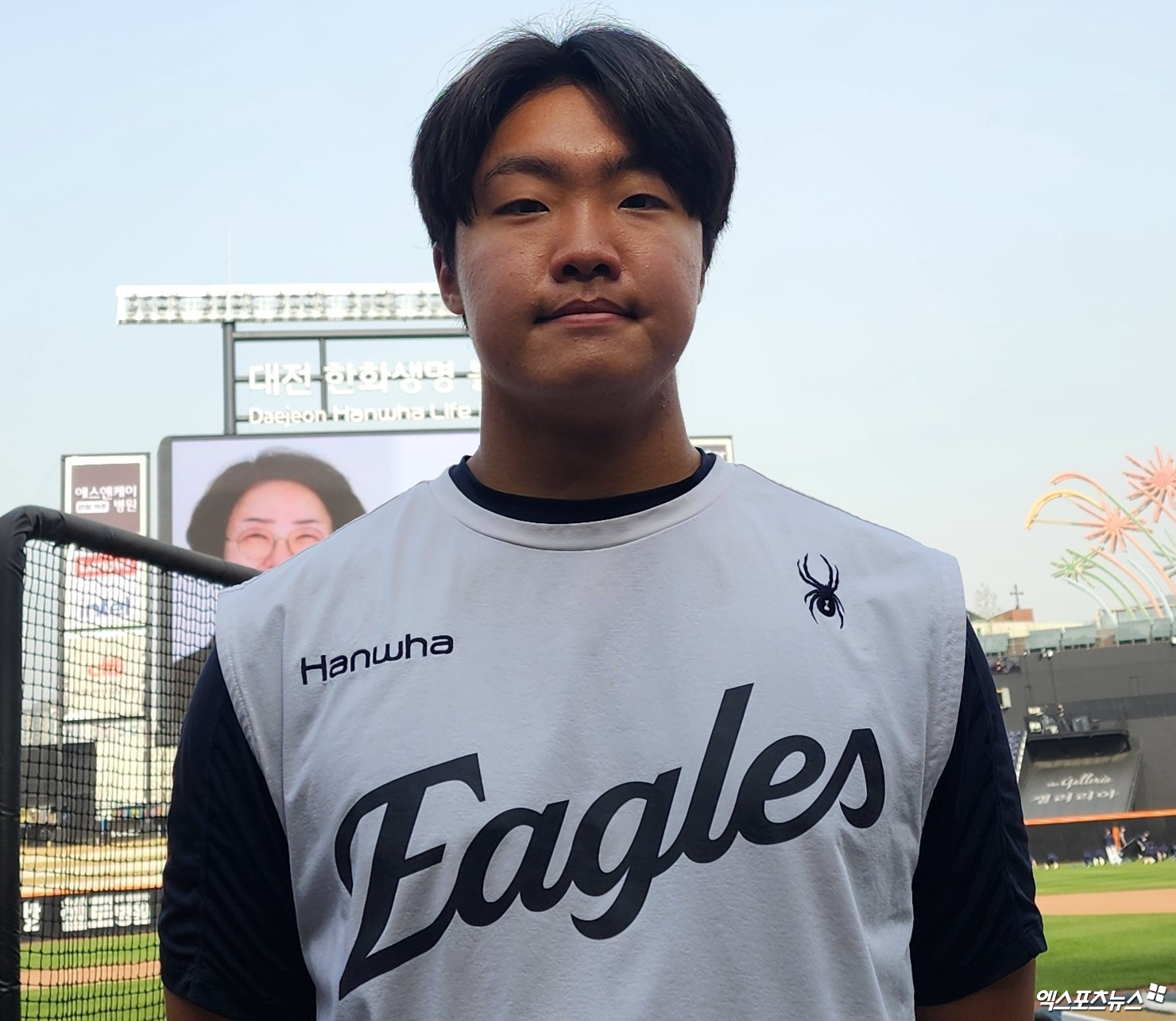 한화 투수 정우주는 지난 17일 인천 SSG랜더스필드에서 열린 '2025 신한 SOL Bank KBO 리그' SSG전에서 1이닝 무실점 2탈삼진으로 생애 첫 홀드를 챙겼다. 대전, 박정현 기자