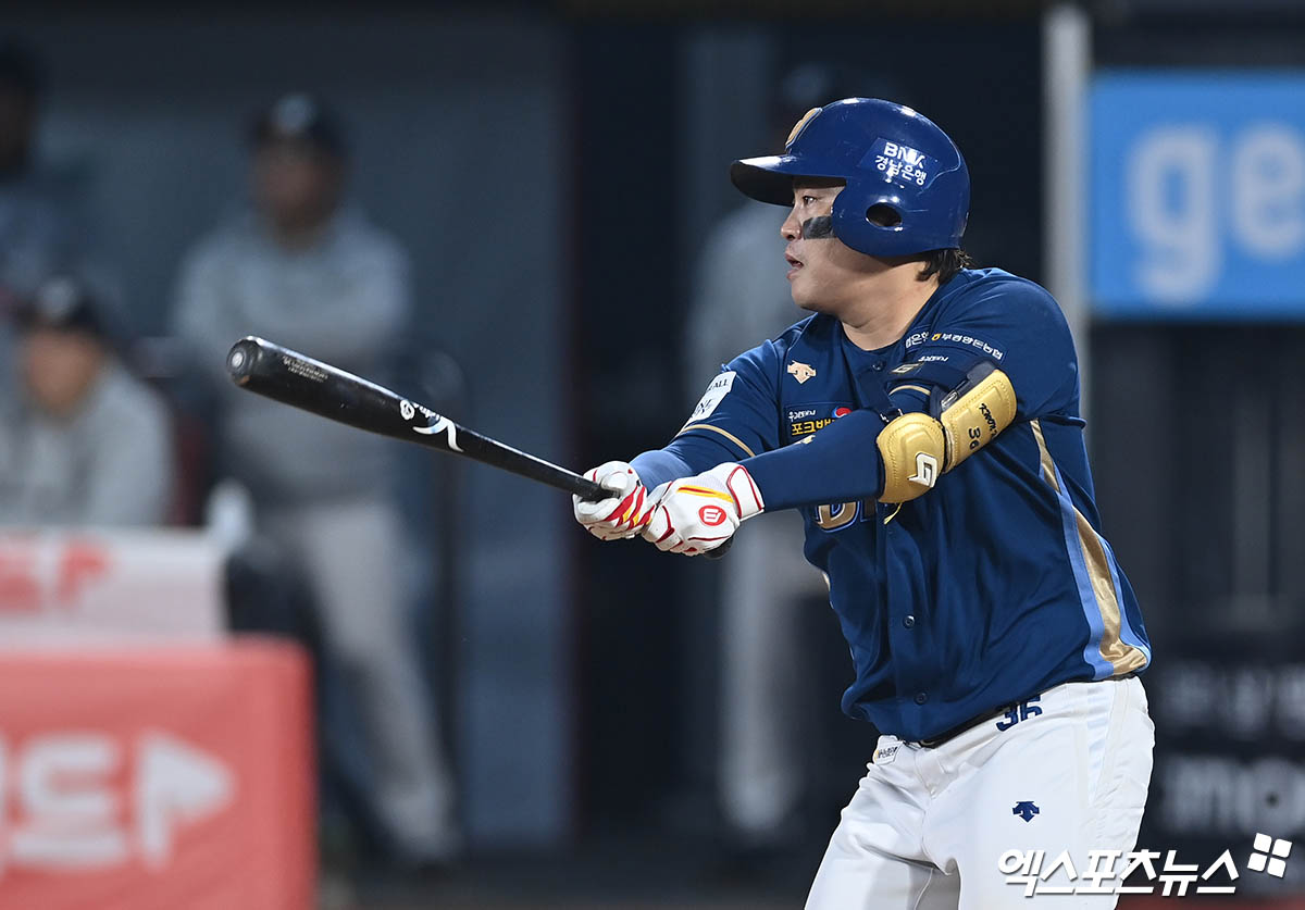 NC 외야수 권희동은 19일 대전한화생명볼파크에서 열린 '2025 신한 SOL Bank KBO 리그' 한화와 정규시즌 두 번째 경기에서 1번타자 좌익수로 선발 출전했다. 첫 타석 초구부터 왼쪽 광배근에 사구를 맞아 교체됐다. 엑스포츠뉴스 DB