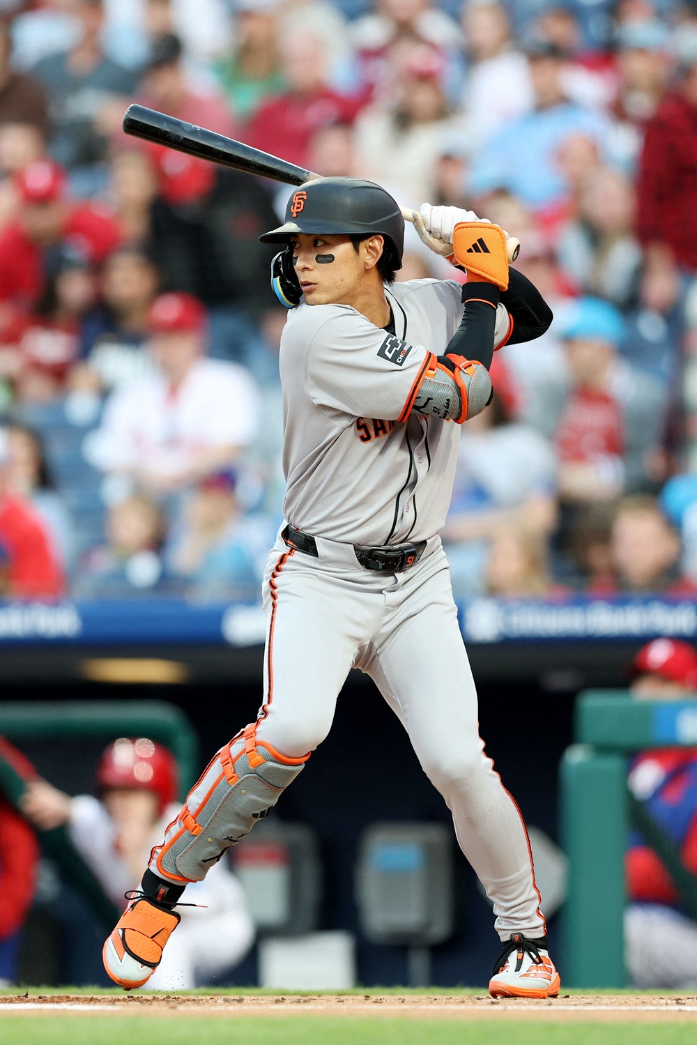 미국 메이저리그 샌프란시스코 자이언츠의 이정후를 돕고 있는 통역 한동희 씨가 이정후의 프로 정신을 치켜세웠다. 20일 MLB닷컴과의 인터뷰에서 한 씨는 '이정후는 정말 특별하고 긍정적인 사람이다. 지난해 부상이 없었다면 좋은 시즌을 보냈겠지만 올해 이렇게 좋은 성적을 내지 못했을 것이다. 내 관점에서 볼 때 이정후는 재활 과정 중에 무언가를 확실하게 배운 것 같다