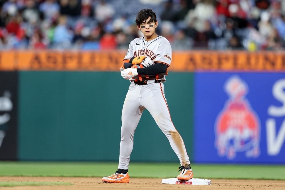 미국 메이저리그 샌프란시스코 자이언츠의 이정후를 돕고 있는 통역 한동희 씨는 20일 MLB닷컴을 통해 '이정후는 정말 특별하고 긍정적인 사람이다. 지난해 부상이 없었다면 좋은 시즌을 보냈겠지만 올해 이렇게 좋은 성적을 내지 못했을 것이다. 재활 과정 중에 무언가를 확실하게 배운 것 같다'고 말했다. 연합뉴스