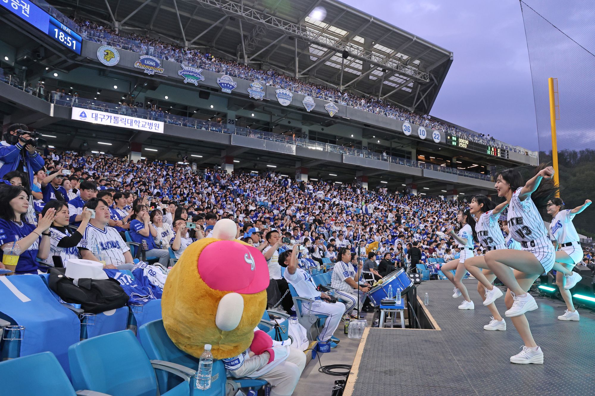 18일부터 20일까지 대구 삼성라이온즈파크에서 열린 삼성 라이온즈와 롯데 자이언츠의 주말 3연전이 모두 매진됐다. 삼성 라이온즈