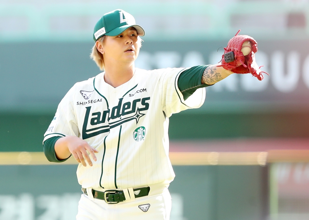 20일 오후 인천SSG랜더스필드에서 열린 '2025 신한 SOL Bank KBO리그' LG 트윈스와 SSG 랜더스의 경기, SSG가 9:3으로 승리하면서 6연패 탈출에 성공했다. SSG 김민은 ⅓이닝 무피안타 무사사구 1탈삼진을 기록했다. SSG 랜더스