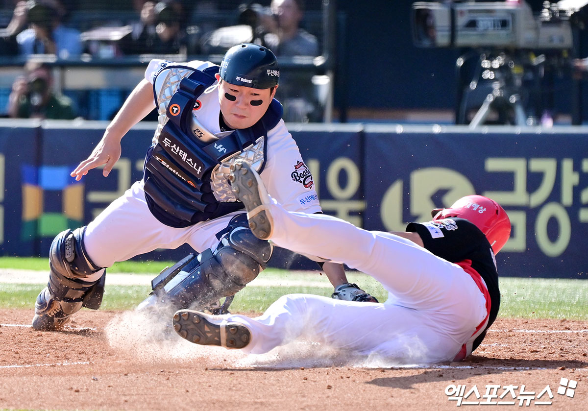 20일 오후 서울 송파구 잠실야구장에서 열린 '2025 신한 SOL Bank KBO리그' KIA 타이거즈와 두산 베어스의 경기, 7회초 1사 2,3루 KIA 박찬호가 나성범의 내야땅볼때 득점에 성공하고 있다. 잠실, 김한준 기자