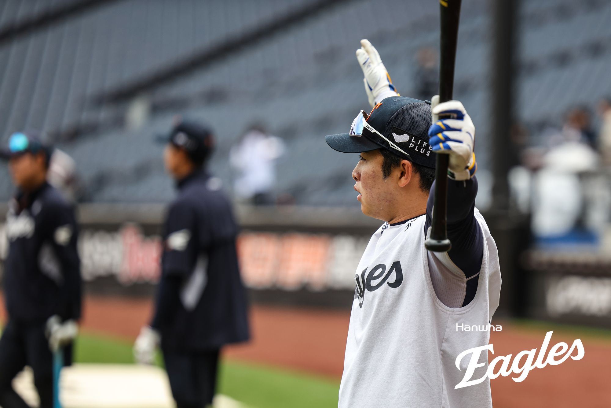 한화 내야수 문현빈은 20일 대전한화생명볼파크에서 열린 '2025 신한 SOL Bank KBO 리그' NC와 정규시즌 세 번째 맞대결에서 3번 지명타자로 선발 출전했다. 5회말과 7회말 적시타로 총 4타점을 뽑아내며 공격에 활력을 불어넣었다. 한화 이글스