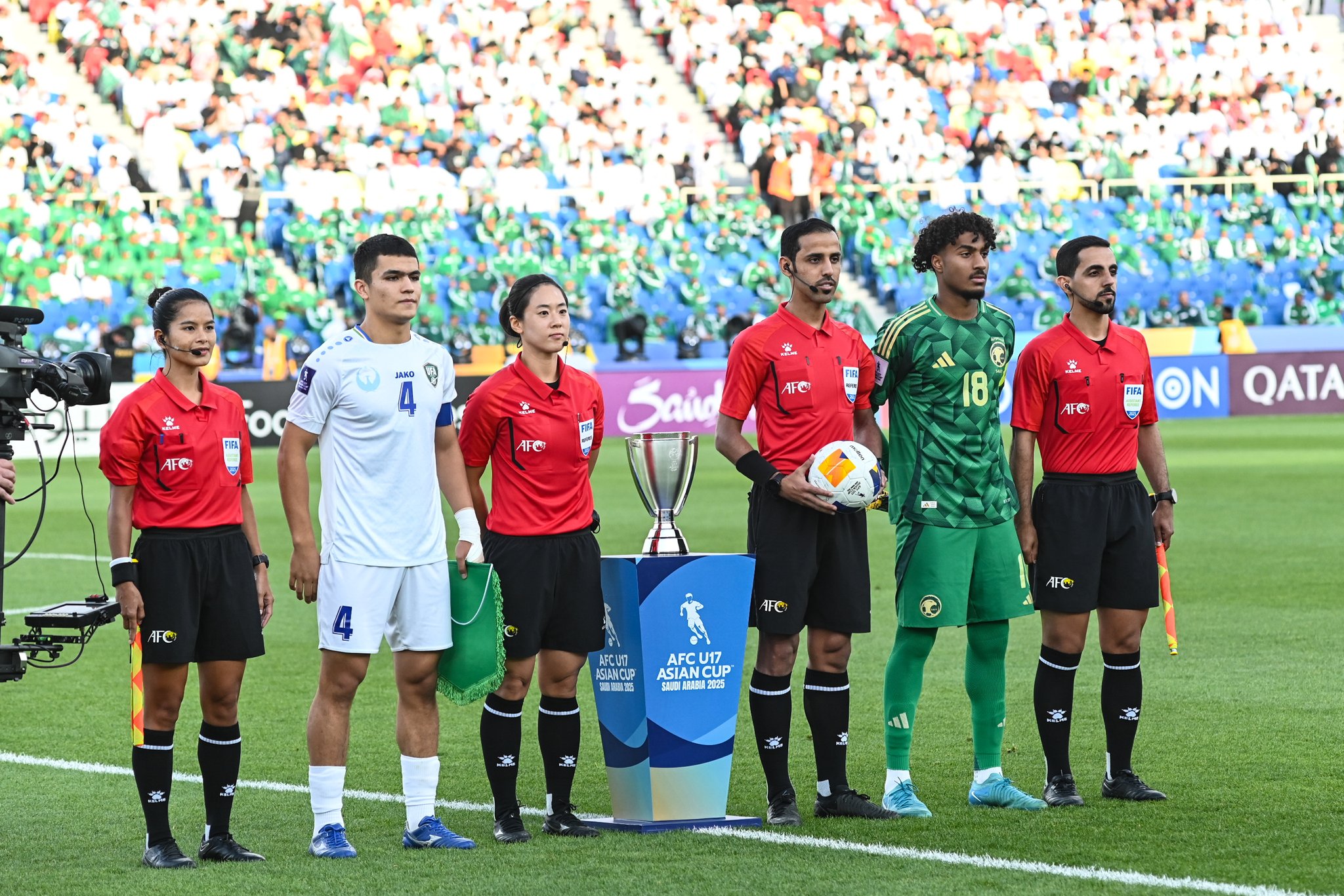 우즈베키스탄 U-17 축구 대표팀이 21일(한국시간) 사우디아라비아 타이프에 있는 킹 파흐드 스포츠시티 스타디움에서 열린 사우디아라비아와의 2025 아시아축구연맹(AFC) U-17 아시안컵 결승전에서 2-0으로 승리해 우승을 차지했다. 우즈베키스탄