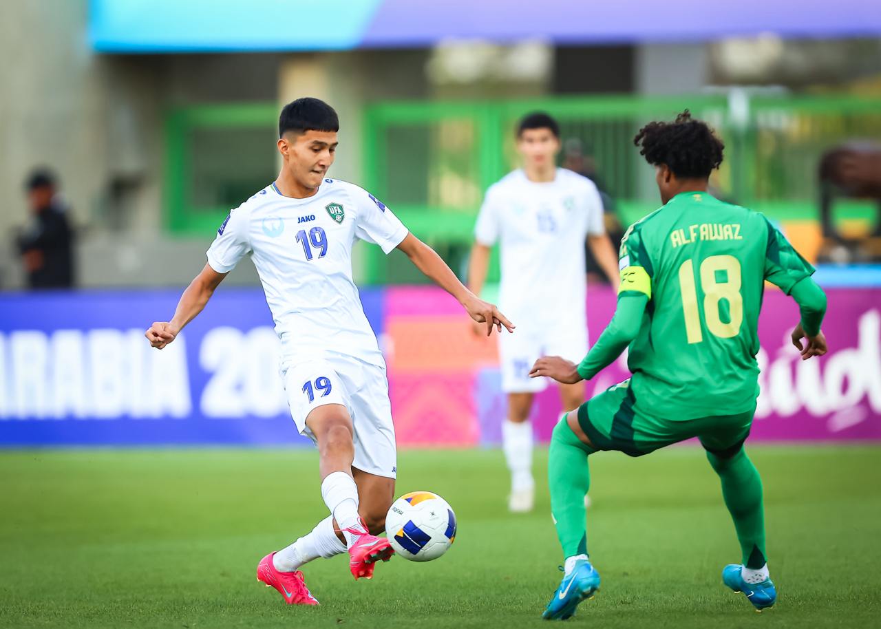 우즈베키스탄 U-17 축구 대표팀이 21일(한국시간) 사우디아라비아 타이프에 있는 킹 파흐드 스포츠시티 스타디움에서 열린 사우디아라비아와의 2025 아시아축구연맹(AFC) U-17 아시안컵 결승전에서 2-0으로 승리해 우승을 차지했다. 우즈베키스탄