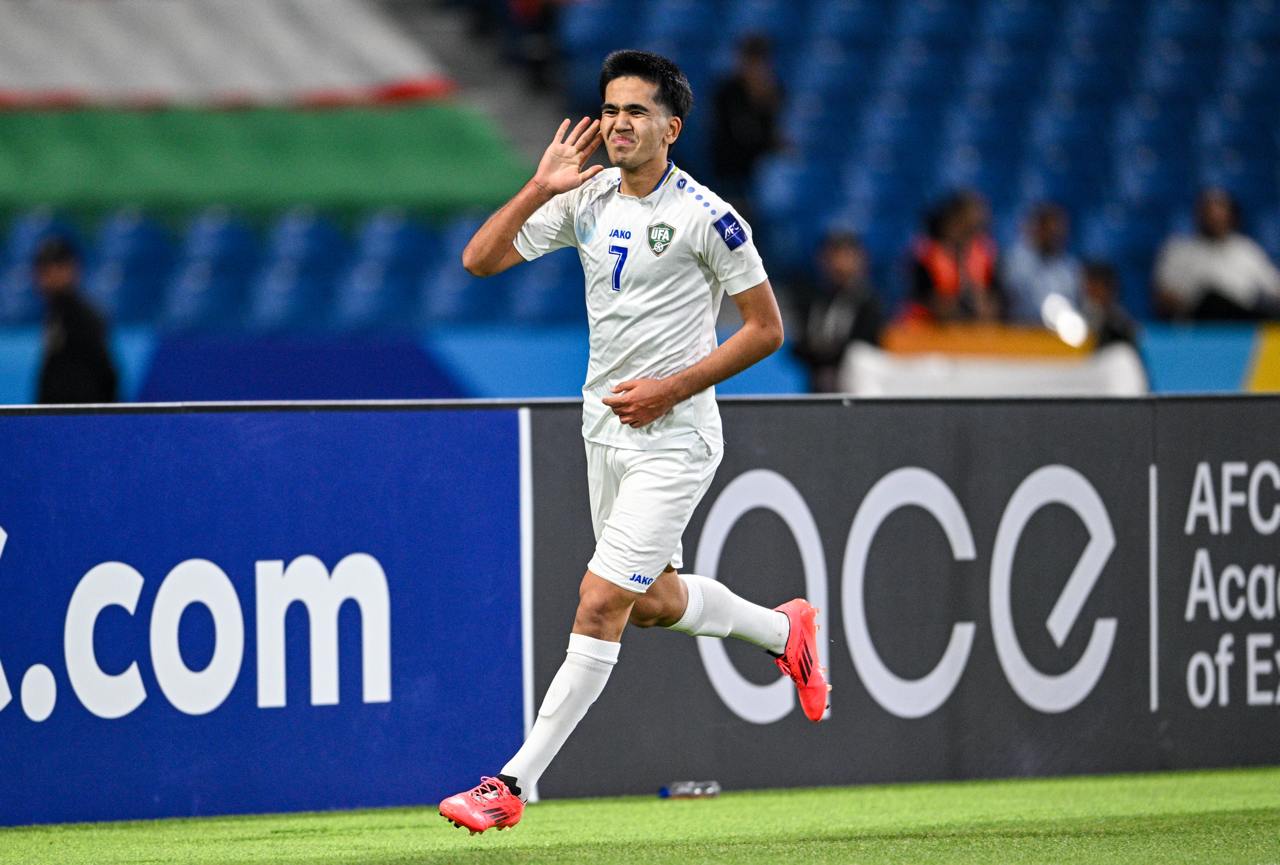 우즈베키스탄 U-17 축구 대표팀이 21일(한국시간) 사우디아라비아 타이프에 있는 킹 파흐드 스포츠시티 스타디움에서 열린 사우디아라비아와의 2025 아시아축구연맹(AFC) U-17 아시안컵 결승전에서 2-0으로 승리해 우승을 차지했다. 우즈베키스탄