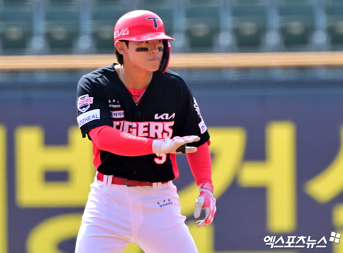 KIA 타이거즈 내야수 김도영이 21일 재검진 결과 햄스트링 부상 부위 완전 회복 판정을 받았다. 김도영은 22일 기술 훈련을 다시 시작해 23일 퓨처스리그 경기 출전으로 1군 복귀 시점을 잡을 전망이다. 엑스포츠뉴스 DB