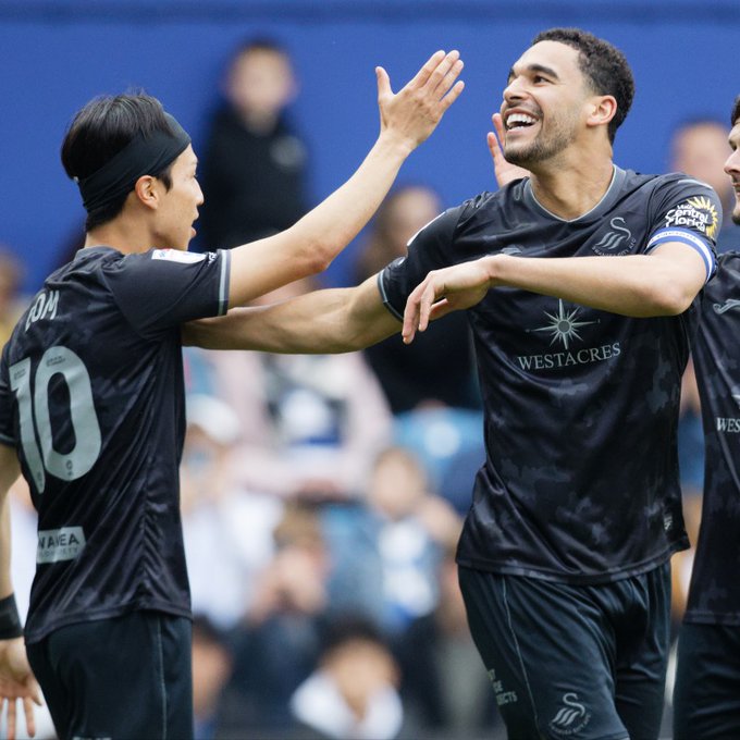 퀸즈파크 레인저스가 21일(한국시간) 영국 런던에 있는 로프터스 로드에서 열린 스완지 시티와의 2024-2025시즌 챔피언십 44라운드 홈 경기에서 1-2로 패했다. 스완지