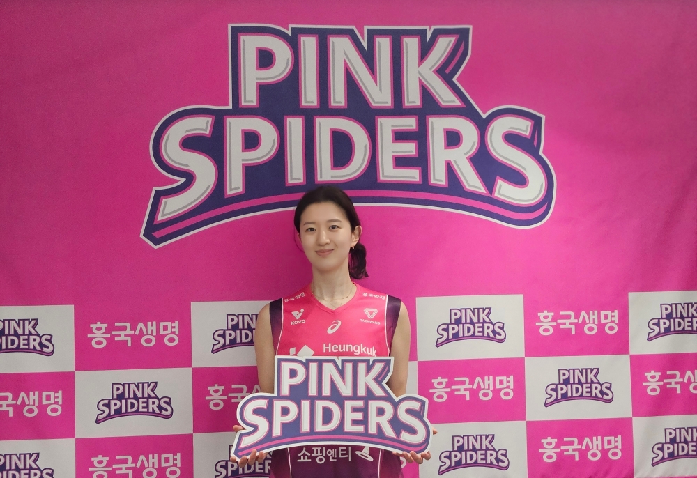 여자프로배구 흥국생명이 FA 시장에 나온 미들블로커 이다현을 영입했다. 김연경의 은퇴로 전력 공백이 생긴 흥국생명은 이번 영입을 통해 높이를 강화했다. 흥국생명