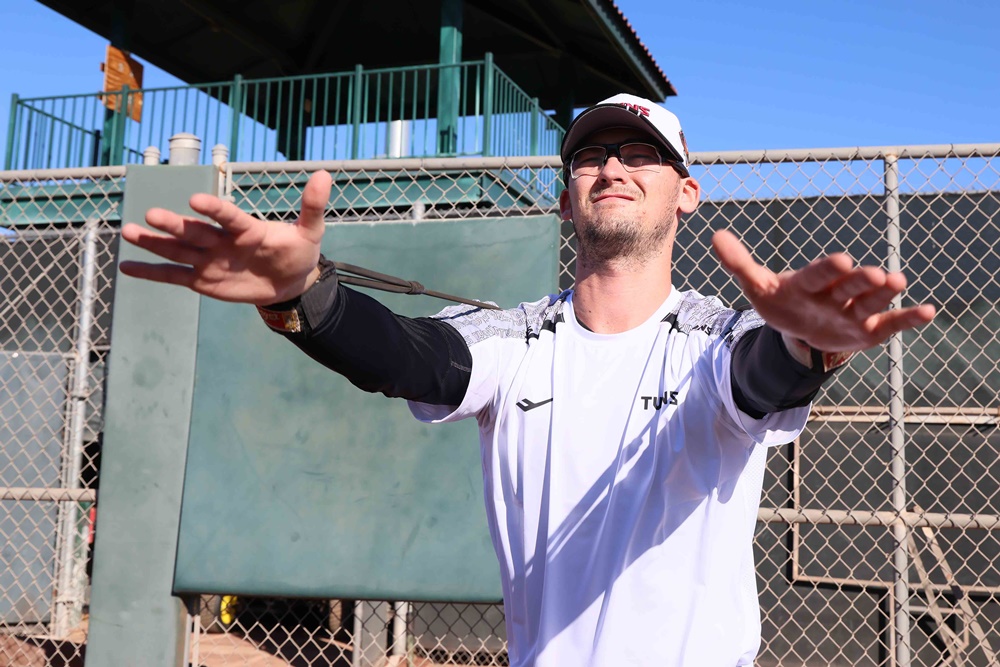 LG는 지난 21일 대체 외국인 투수 윈 영입을 발표했다. 그는 오른쪽 허벅지 부상으로 이탈한 에르난데스를 대체할 예정이다. LG 트윈스