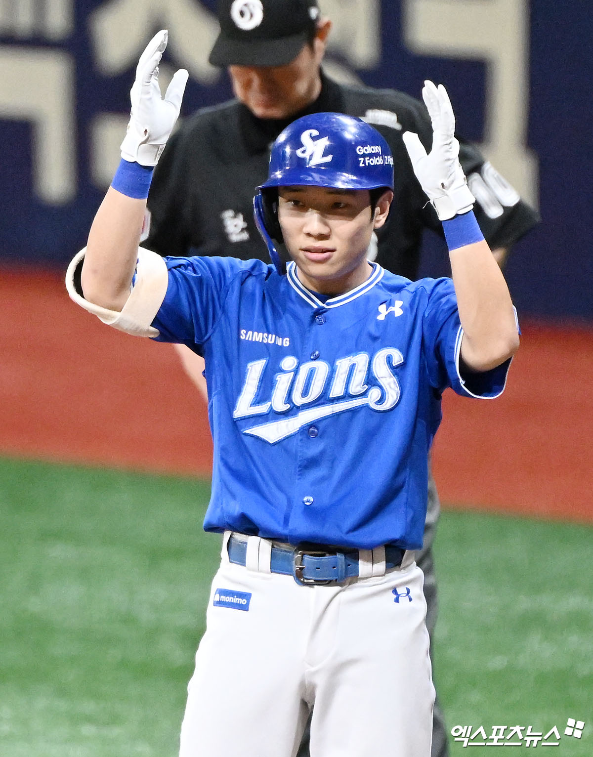 삼성 라이온즈 김지찬이 정규시즌 경기에 출전해 안타를 친 뒤 세리머니하고 있다. 엑스포츠뉴스 DB