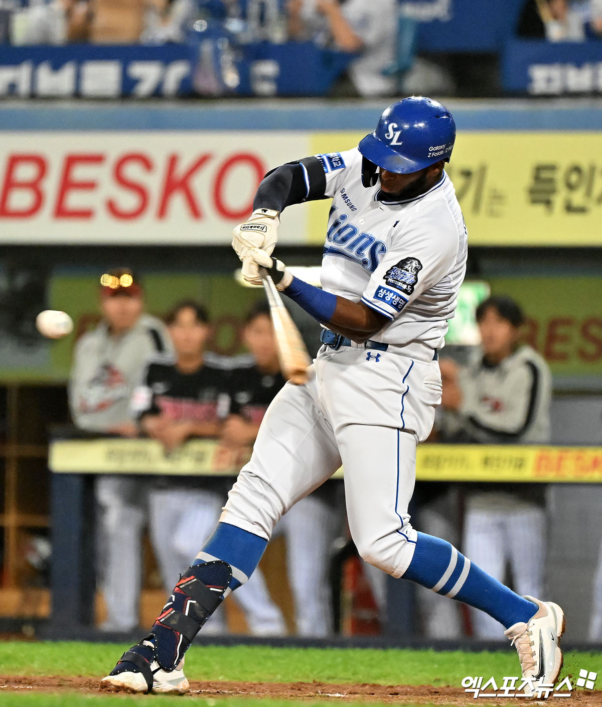 삼성 라이온즈 외인 타자 르윈 디아즈가 경기에 출전해 타격하고 있다. 엑스포츠뉴스 DB