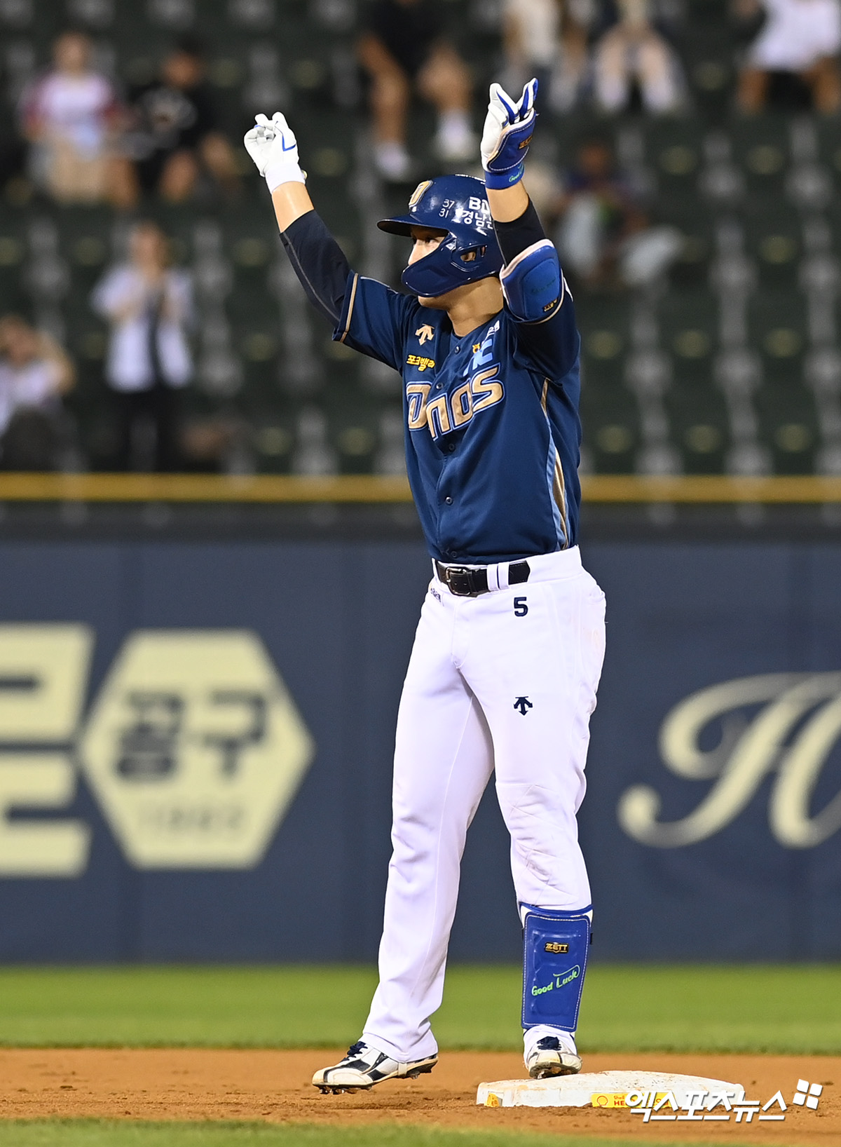 NC 내야수 서호철은 22일 잠실구장에서 열린 '2025 신한 SOL Bank KBO 리그' LG와 정규시즌 세 번째 맞대결에서 7번타자 1루수로 선발 출전했다. 2회초 홈런포와 4회초 적시타로 3타점을 기록. 공격에 활력을 불어넣었다. 엑스포츠뉴스 DB