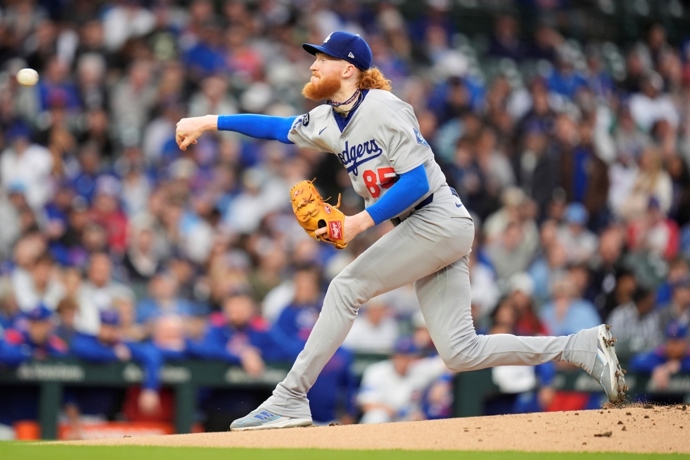 23일 미국 일리노이주 시카고의 리글리필드에서 열린 2025 미국프로야구 메이저리그 LA 다저스와 시카고 컵스의 경기, 컵스가 10회말 이안 햅의 끝내기 안타에 힘입어 11:10으로 승리했다. 다저스 선발 더스틴 메이가 공을 힘차게 던지고 있다. AP 연합뉴스