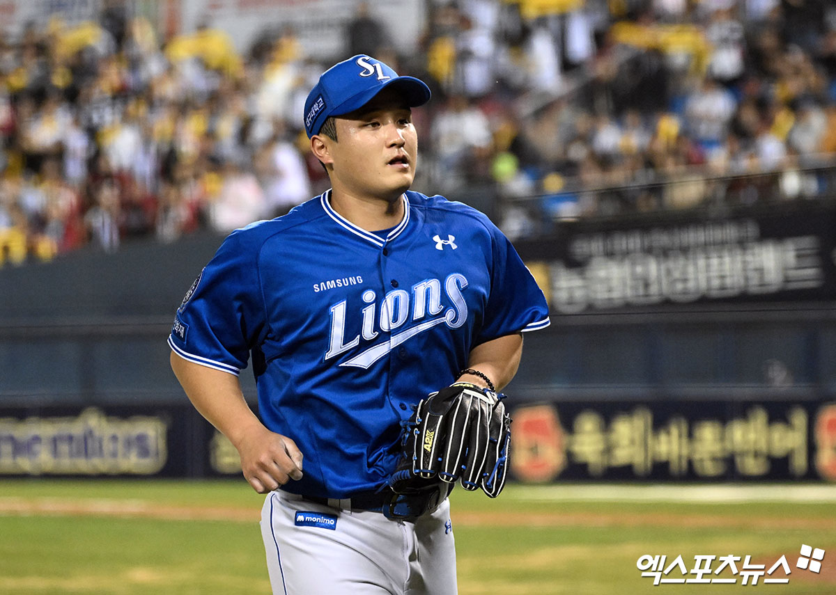 삼성 라이온즈 선발투수 최원태가 올해 정규시즌 경기에 선발 등판해 이닝을 마친 뒤 더그아웃으로 들어오고 있다. 엑스포츠뉴스 DB