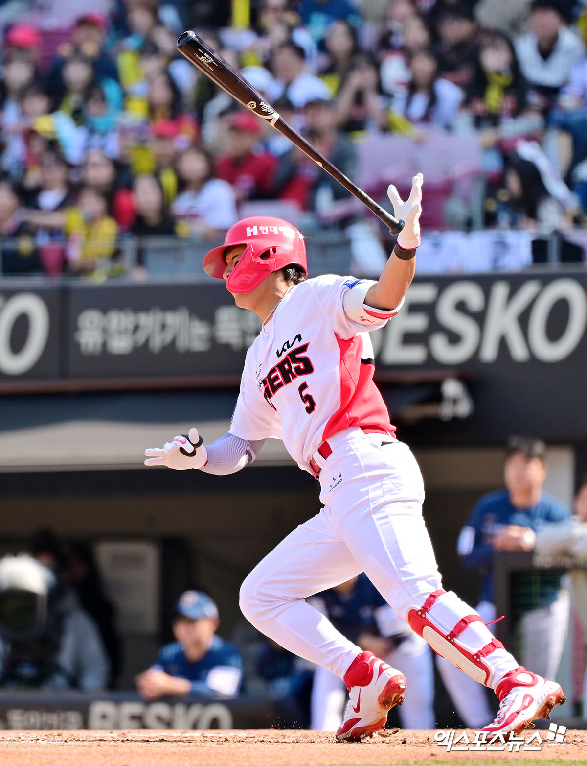 KIA 타이거즈 김도영이 올해 정규시즌 개막전에서 타격하고 있다. 엑스포츠뉴스 DB