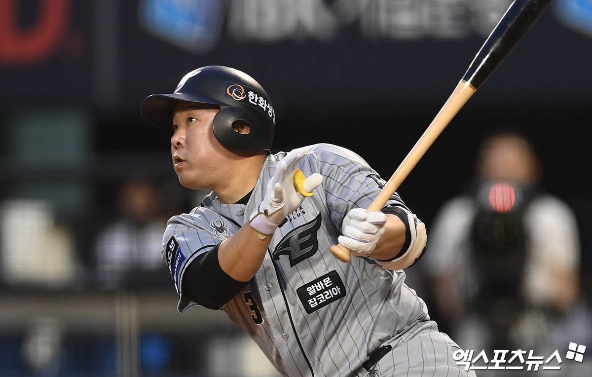 한화 이글스 베테랑 내야수 안치홍이 23일 부산 사직야구장에서 열리는 2025 신한 SOL Bank KBO리그 롯데 자이언츠와의 팀 간 3차전에 앞서 1군 엔트리에 등록됐다. 사진 엑스포츠뉴스 DB