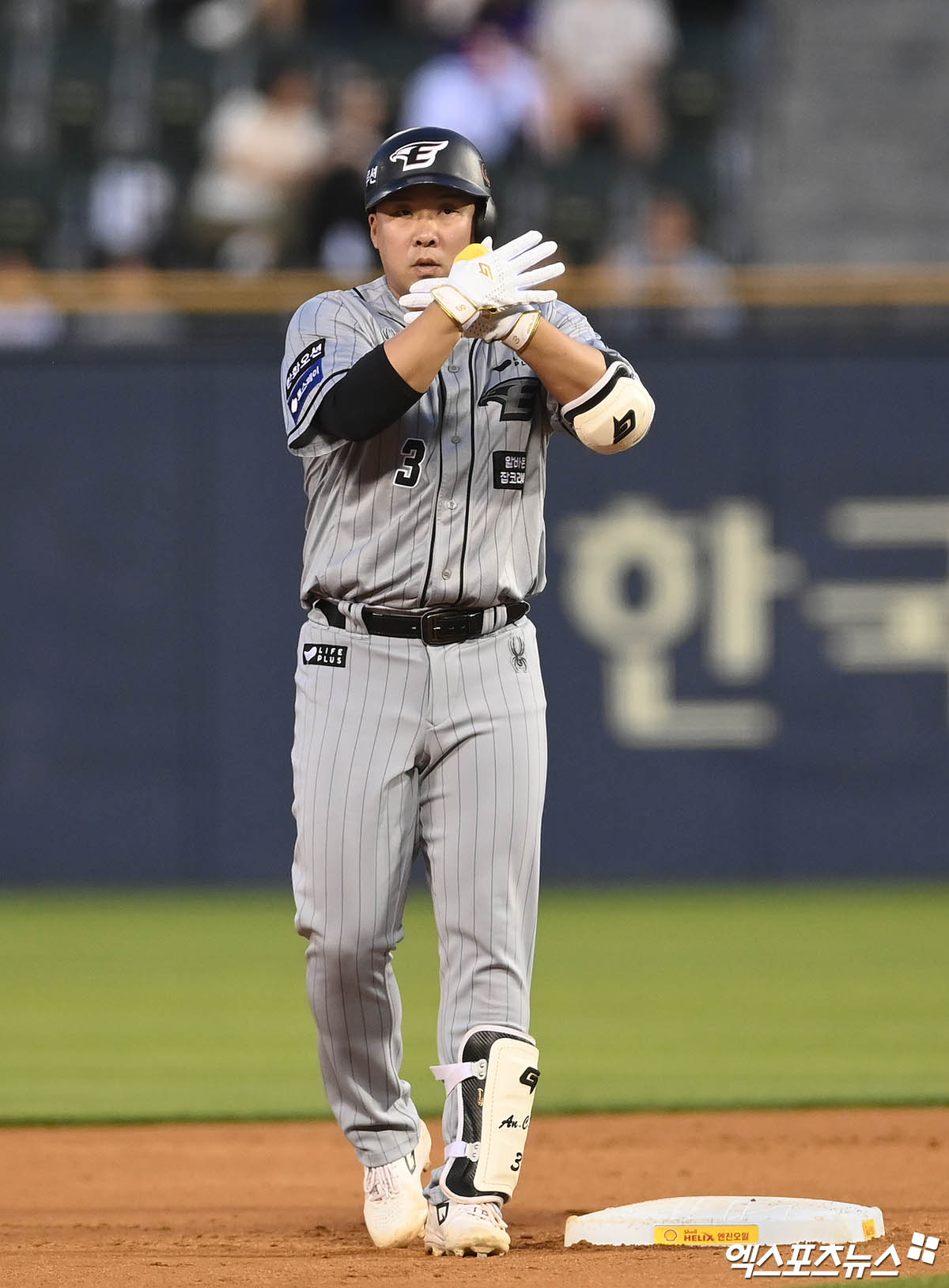 한화 이글스 베테랑 내야수 안치홍이 23일 부산 사직야구장에서 열리는 2025 신한 SOL Bank KBO리그 롯데 자이언츠와의 팀 간 3차전에 앞서 1군 엔트리에 등록됐다. 사진 엑스포츠뉴스 DB