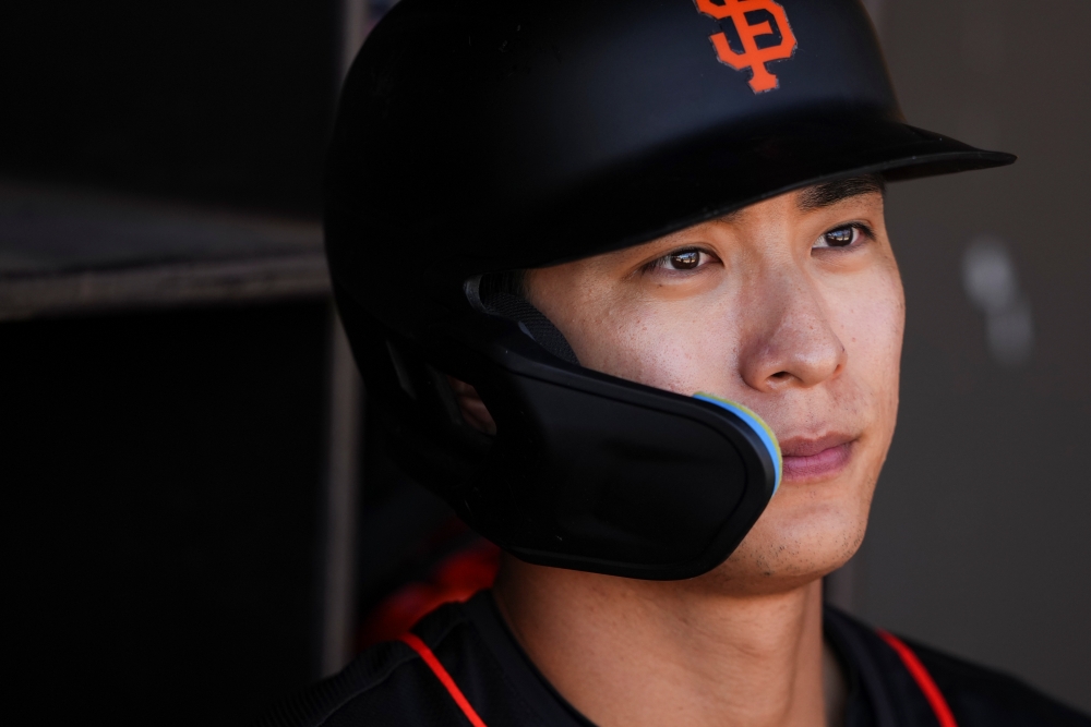 메이저리그 공식 홈페이지 MLB.com이 올 시즌 3할 타율을 기록할 선수 6명 중 한 명으로 이정후를 꼽았다. 매체는 이정후가 장타까지 선보이면서 지난해보다 나은 모습을 보여주고 있는 점을 주목했으며, KBO리그에서 MVP를 수상한 이력을 언급하기도 했다. AP 연합뉴스