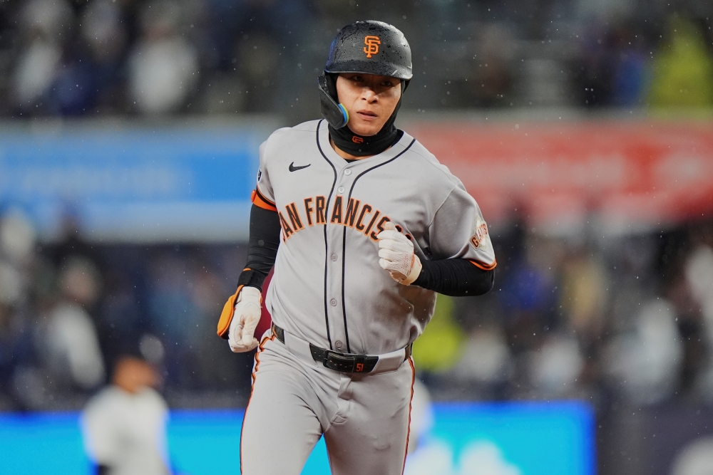 메이저리그 공식 홈페이지 MLB.com이 올 시즌 3할 타율을 기록할 선수 6명 중 한 명으로 이정후를 꼽았다. 매체는 이정후가 장타까지 선보이면서 지난해보다 나은 모습을 보여주고 있는 점을 주목했으며, KBO리그에서 MVP를 수상한 이력을 언급하기도 했다. AP 연합뉴스