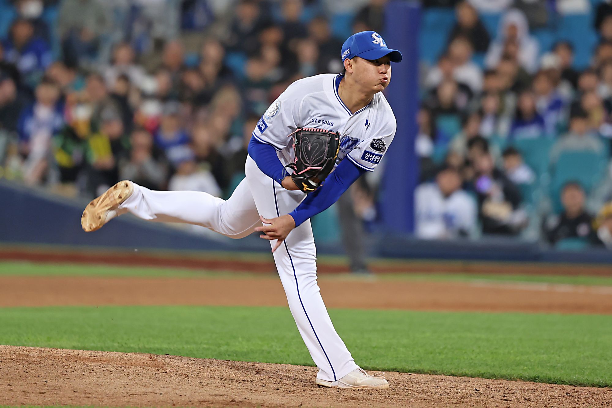 삼성 라이온즈 배찬승이 23일 대구 KIA 타이거즈전에 구원 등판해 역투하고 있다. 삼성 라이온즈