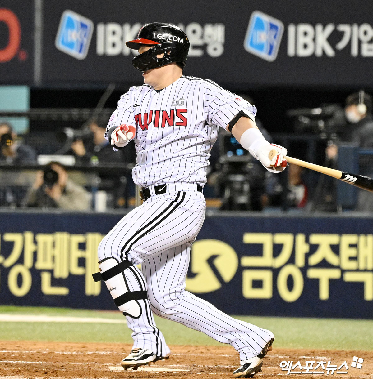 LG 포수 박동원은 23일 잠실구장에서 열린 '2025 신한 SOL Bank KBO 리그' NC와 주중 3연전 두 번째 경기에서 5번 지명타자로 선발 출전했다. 5회말 무사 만루에서 2루수 땅볼을 쳐 팀에 선취점을 안겨줬다. 엑스포츠뉴스 DB