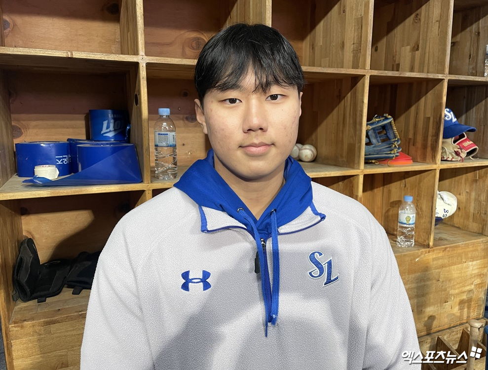 삼성 라이온즈 신인 투수 배찬승이 23일 대구 KIA 타이거즈전에서 활약한 뒤 기념촬영하고 있다. 엑스포츠뉴스 대구, 최원영 기자