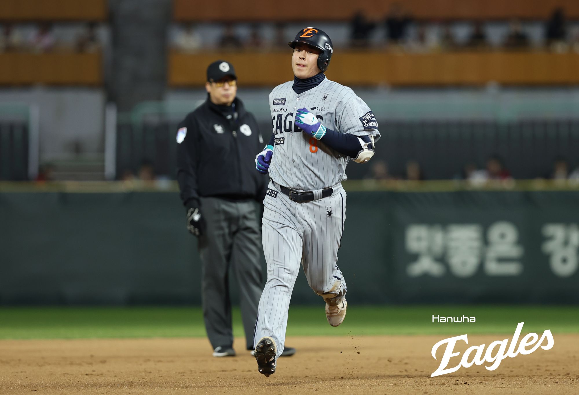 한화 이글스 4번타자 노시환이 23일 부산 사직야구장에서 열린 2025 신한 SOL Bank KBO리그 롯데 자이언츠와의 팀 간 3차전에서 결승타를 기록, 팀의 8연승을 이끌었다. 사진 한화 이글스