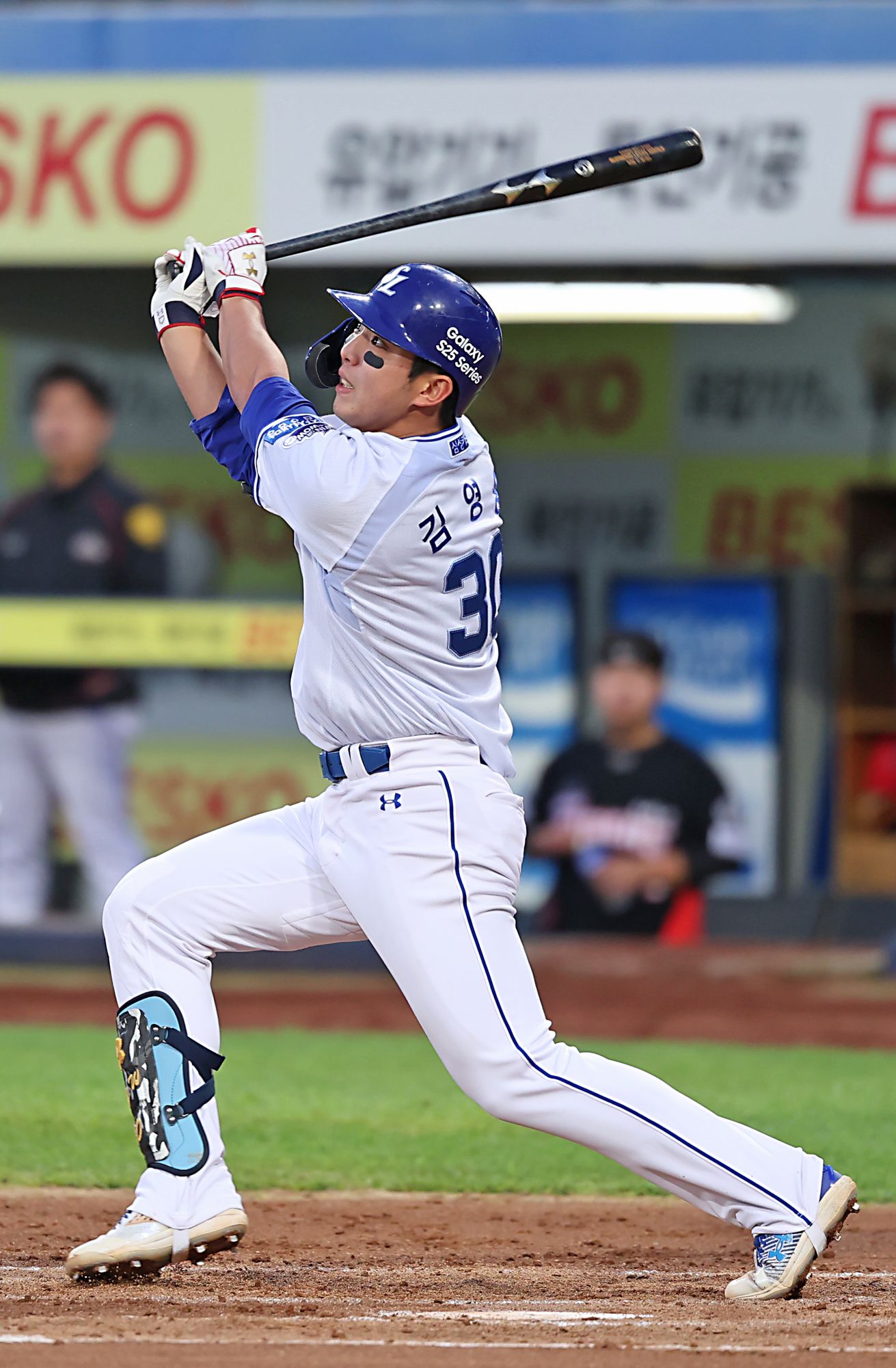 삼성 라이온즈 내야수 김영웅이 23일 대구 KIA 타이거즈전에서 타격하고 있다. 삼성 라이온즈