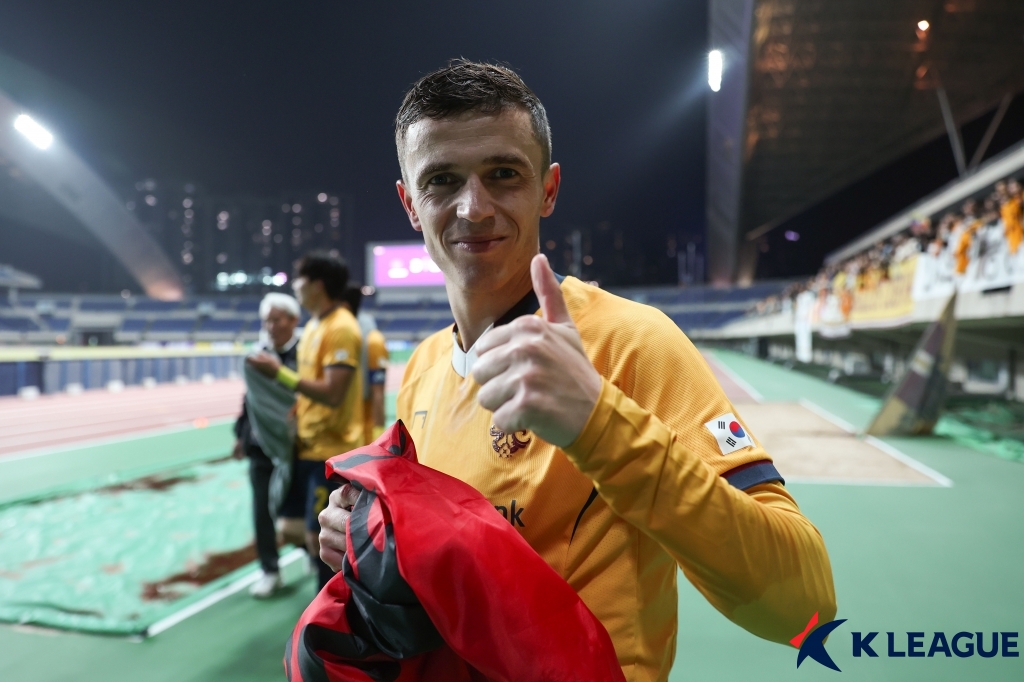 이정효 감독이 이끄는 광주가 오는 26일 오전 1시 30분(한국시간) 사우디아라비아 제다에 있는 킹 압둘라 스포츠 시티 스타디움에서 알힐랄과 2024-2025시즌 아시아축구연맹(AFC) 챔피언스리그 엘리트 8강전을 치른다. 한국프로축구연맹