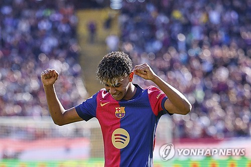 이탈리아 이적시장 전문 기자로 알려진 니콜로 스키라가 24일(한국시간) 자신의 사회관계망서비스(SNS) X를 통해 바르셀로나가 자신들의 현재이자 미래인 야말과 재계약을 맺을 준비를 하고 있다고 전했다. 연합뉴스