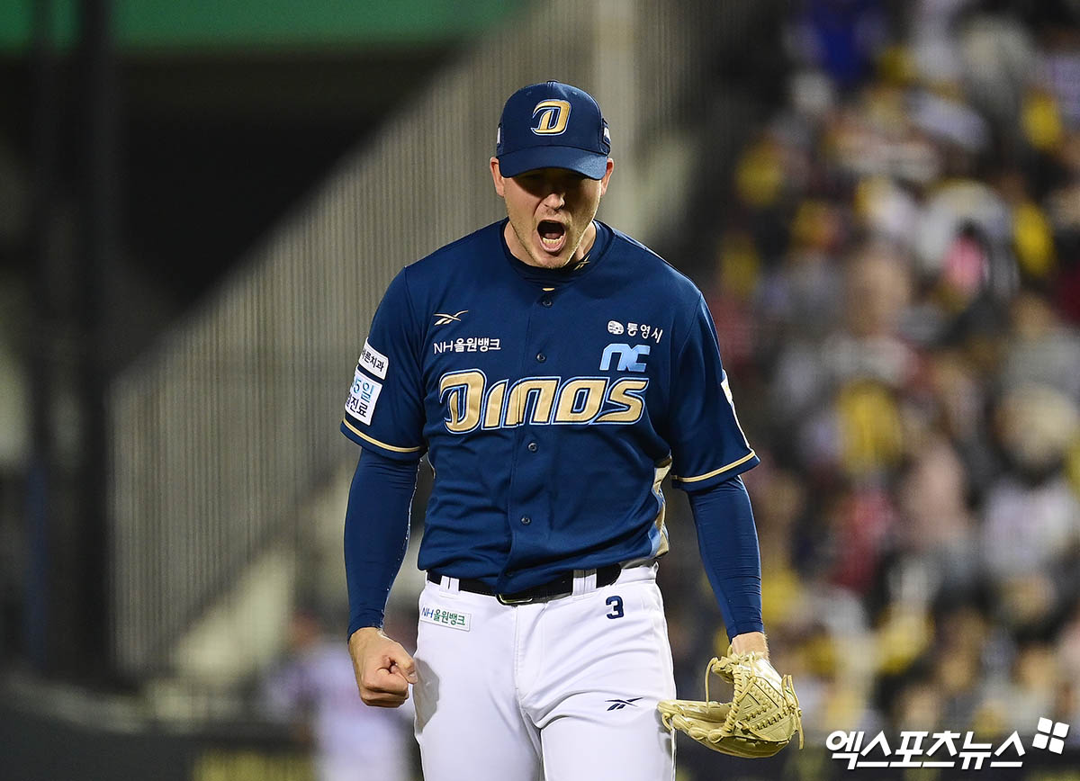 24일 오후 서울 송파구 잠실야구장에서 열린 '2025 신한 SOL Bank KBO리그' NC 다이노스와 LG 트윈스의 경기, 4회말 종료 후 NC 선발투수 라일리가 포효하고 있다. 잠실, 박지영 기자