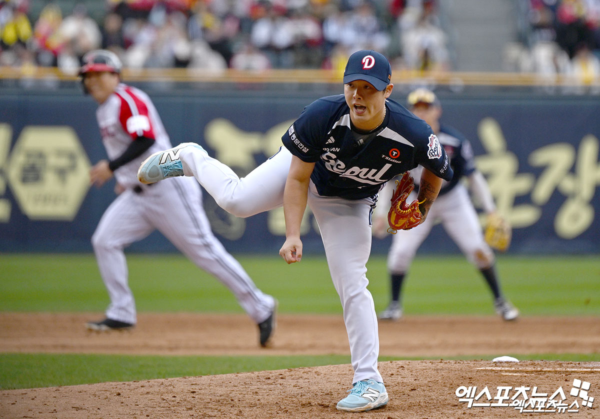 13일 오후 서울 송파구 잠실야구장에서 열린 '2025 신한 SOL Bank KBO리그' 두산 베어스와 LG 트윈스의 경기, 5회말 2사 만루 두산 박치국이 공을 힘차게 던지고 있다. 엑스포츠뉴스 DB
