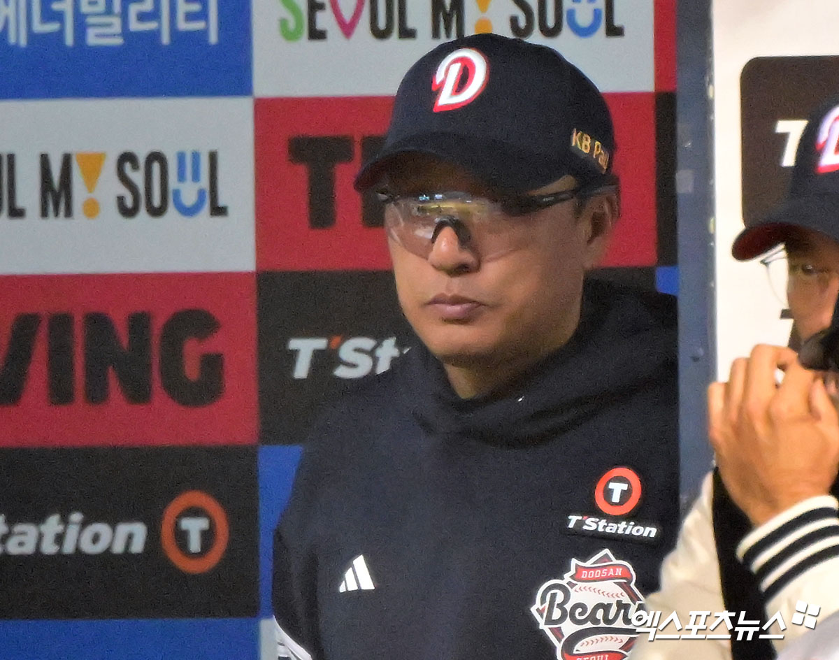 10일 오후 서울 송파구 잠실야구장에서 열린 '2025 신한 SOL Bank KBO리그' 한화 이글스와 두산 베어스의 경기, 두산 이승엽 감독이 경기를 지켜보고 있다. 엑스포츠뉴스 DB